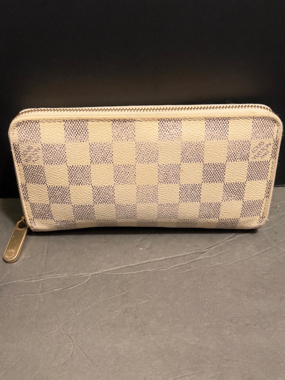 Louis Vuitton zippy wallet